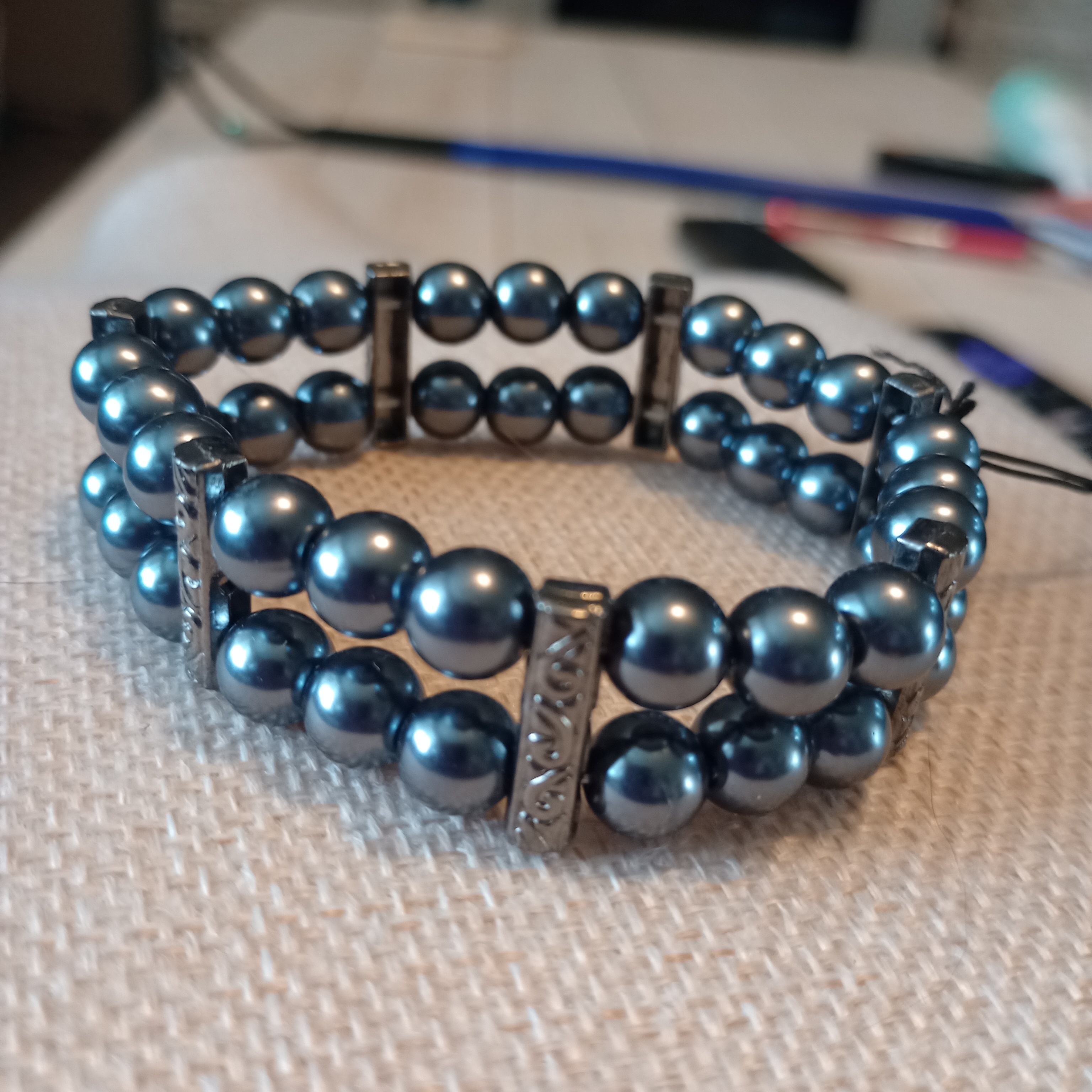 Triple Strand Metallic Pearl Bracelet In Gunmetal